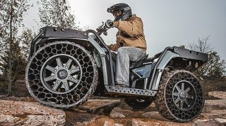 The WV80 HO is uses Non-Pneumatic Tires